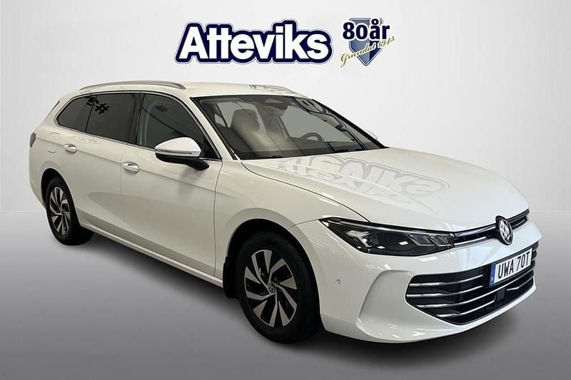 Vit Begagnad 2024 VW Passat Business Kombi | 344 900 kr (Marknadspris) - Bild 1/4