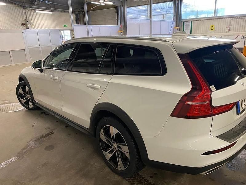 Begagnad Volvo V60 CC 197 HK (144 kW) 2021 Kombi