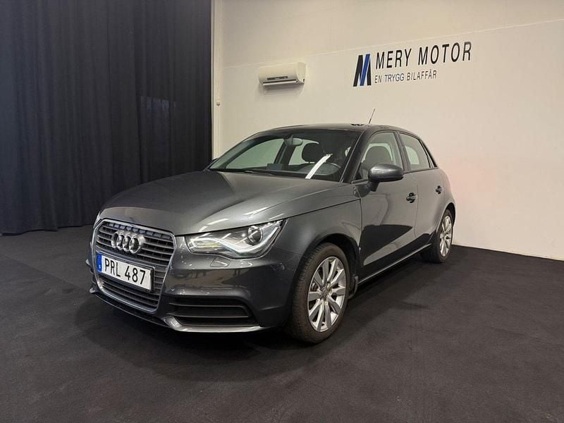 Grå Begagnad 2014 Audi A1 Sportback Sport Halvkombi | 99 800 kr (Marknadspris) - Bild 1/4