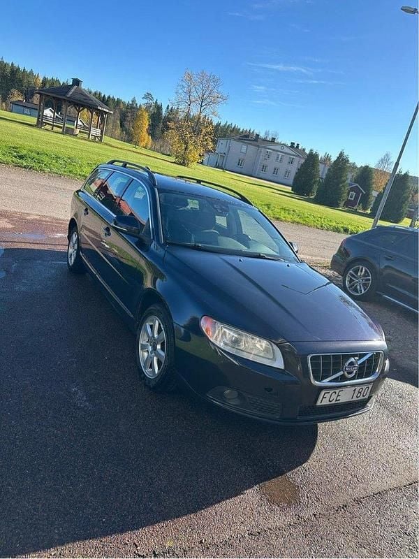 Blå Begagnad 2012 Volvo V70 Momentum Kombi | 50 000 kr (Bra pris) - Bild 1/4