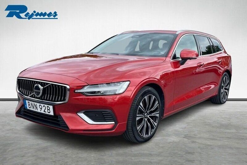Röd Begagnad 2022 Volvo V60 Core Kombi | 379 900 kr (Marknadspris) - Bild 1/4