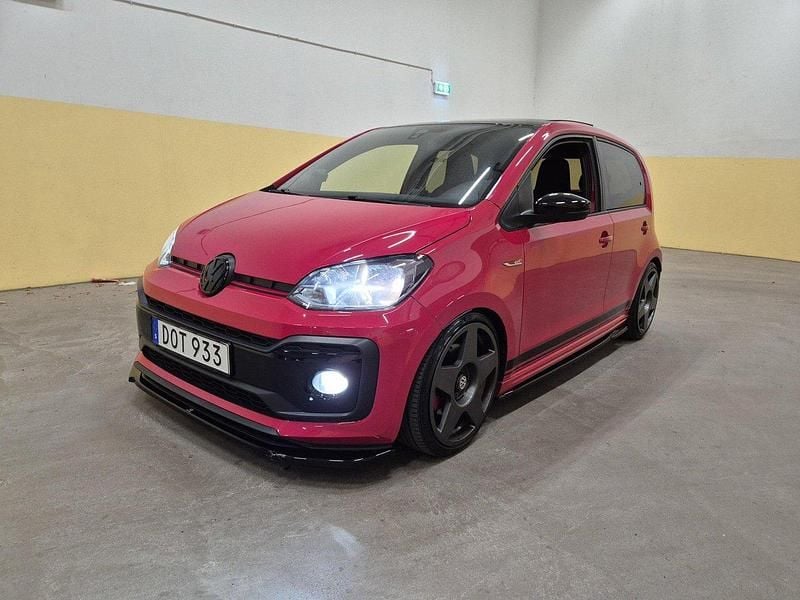 Röd Begagnad 2019 VW up! GTI Halvkombi | 180 000 kr - Bild 1/4