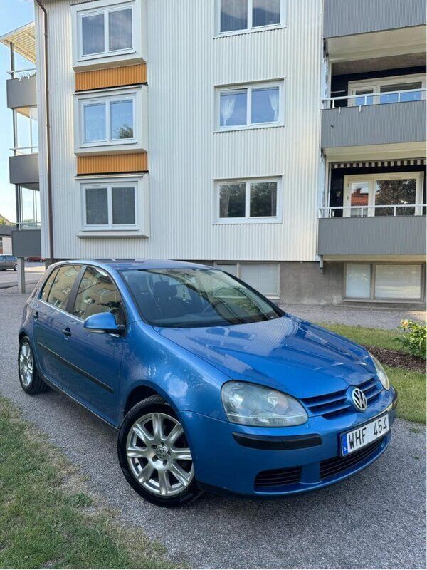 Blå Begagnad 2004 VW Golf IV Halvkombi | 19 900 kr (Marknadspris) - Bild 1/4