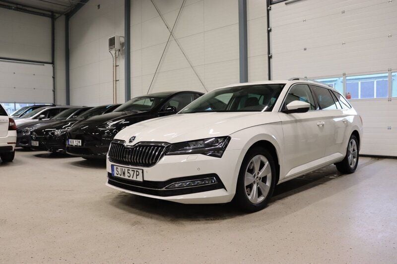 Vit Begagnad 2021 Skoda Superb Business Line Kombi | 314 800 kr (Bra pris) - Bild 1/4