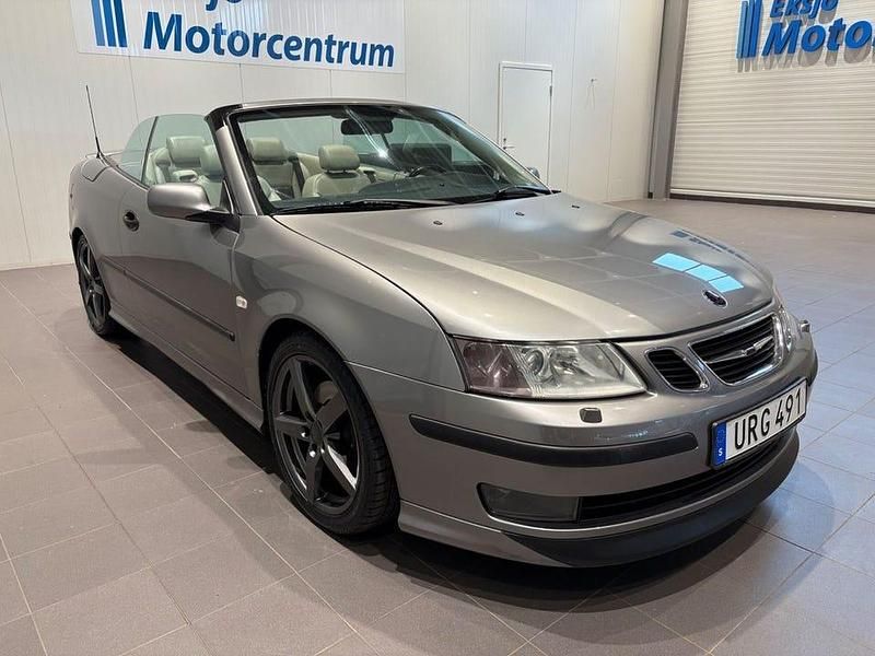 Ljusgrå Begagnad 2003 Saab 9-3 Cabriolet Aero Cab | 79 900 kr (Marknadspris) - Bild 1/4
