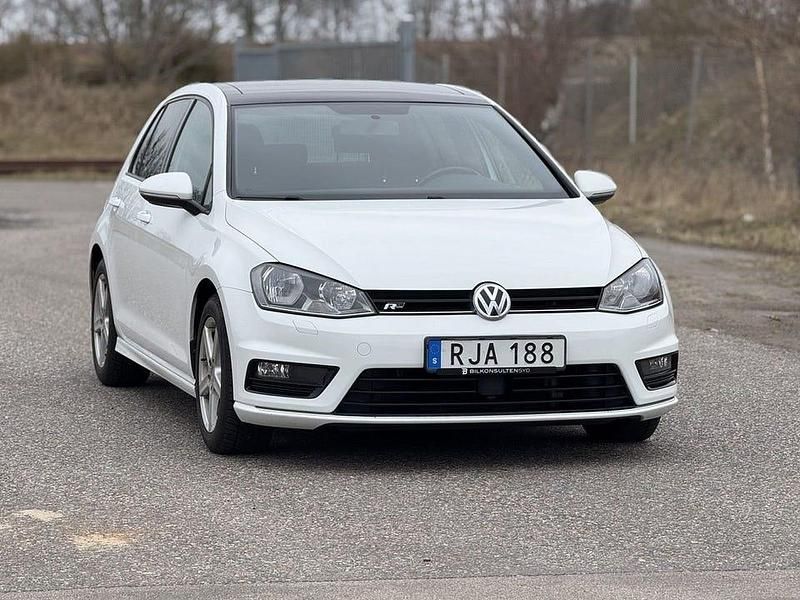 Vit Begagnad 2016 VW Golf VII GT Halvkombi | 99 900 kr (Bra pris) - Bild 1/4