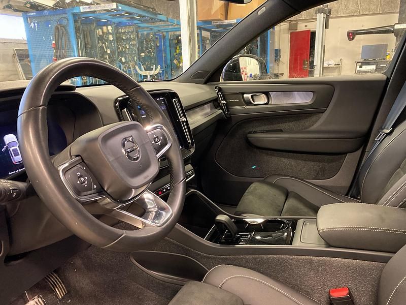 Begagnad Volvo XC40 299 kW (407 HK) 2023 Svart SUV