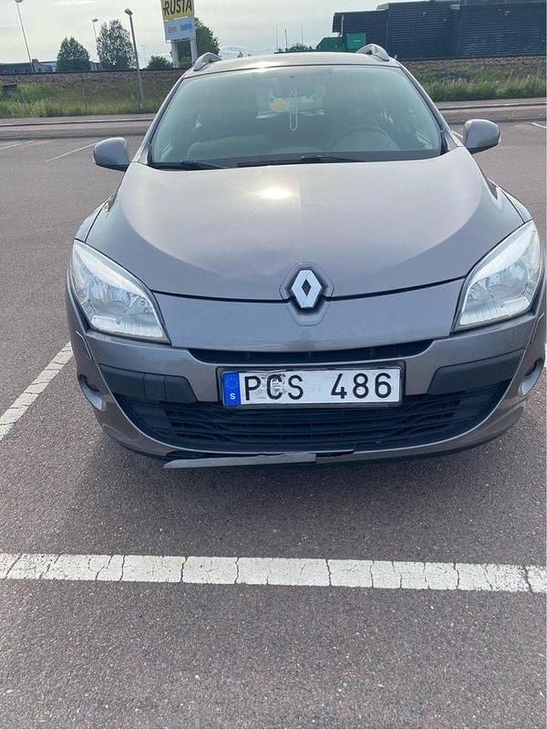 Grå Begagnad 2011 Renault Mégane GrandTour Kombi | 34 999 kr (Bra pris) - Bild 1/4