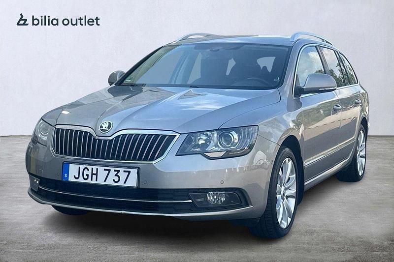 Ljusbrun Begagnad 2013 Skoda Superb Kombi | 84 900 kr (Superpris) - Bild 1/4