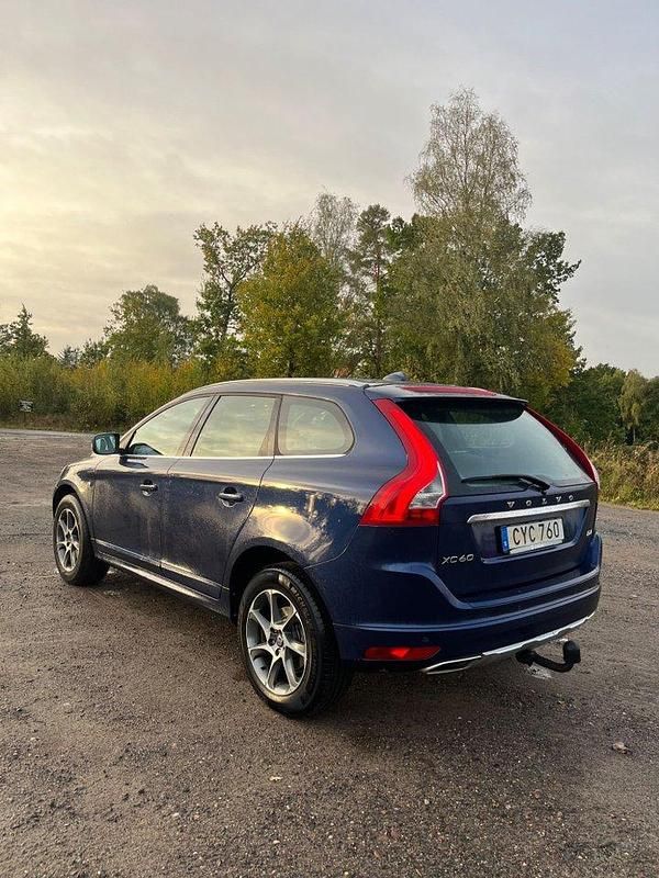 Begagnad Volvo XC60 Ocean Race 181 HK (133 kW) 2014 Blå SUV
