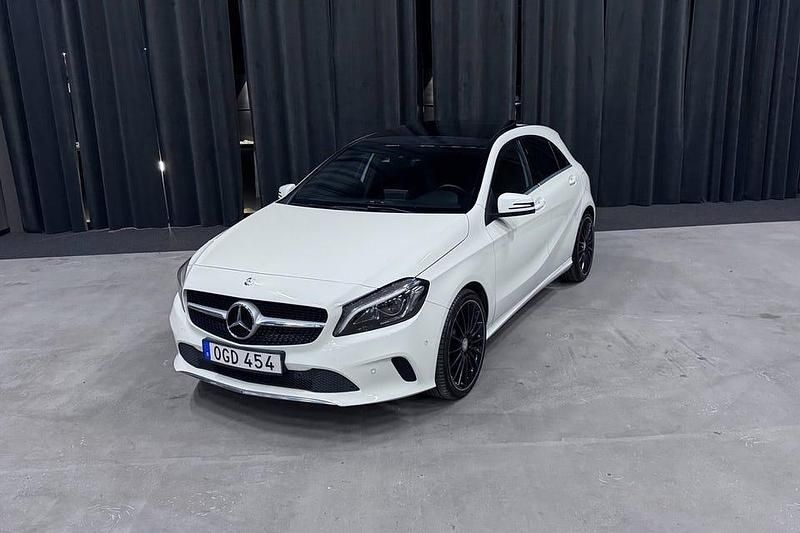 Vit Begagnad 2016 Mercedes A200 Halvkombi | 179 900 kr (Lite dyr) - Bild 1/4