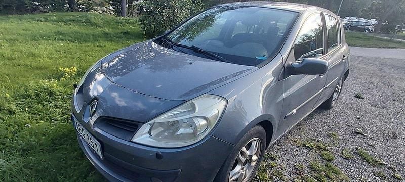 Blå Begagnad 2007 Renault Clio R.S. Halvkombi | 12 000 kr (Superpris) - Bild 1/4
