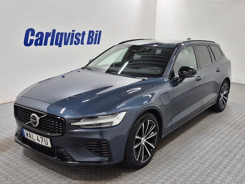 Denimblå metallic Begagnad 2023 Volvo V60 Plus Kombi | 449 000 kr (Dyr) - Bild 1/4