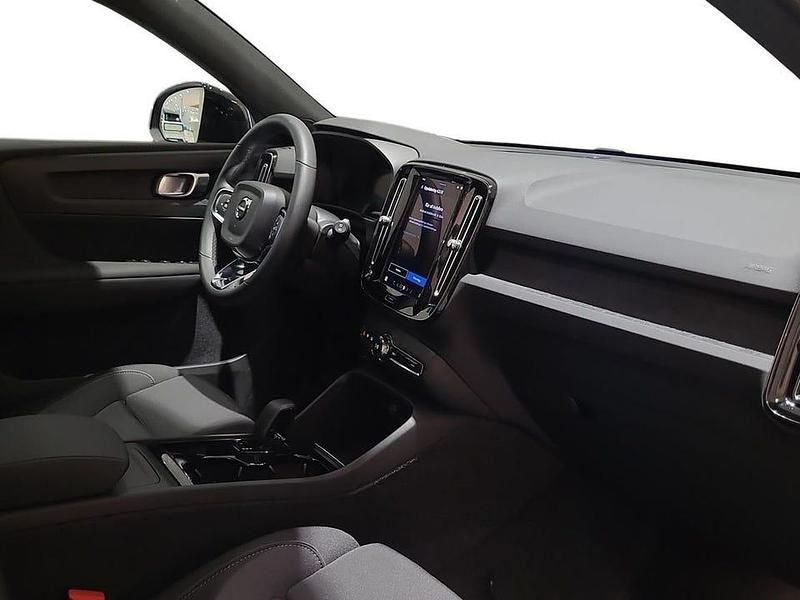 Begagnad Volvo XC40 Core 175 kW (238 HK) 2023 Svart SUV