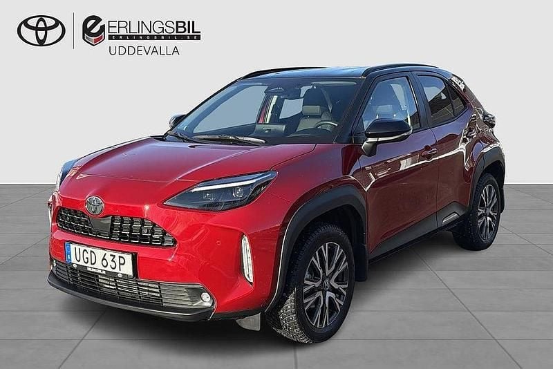 Begagnad Toyota Yaris Cross Style 92 HK (67 kW) 2024 Röd SUV