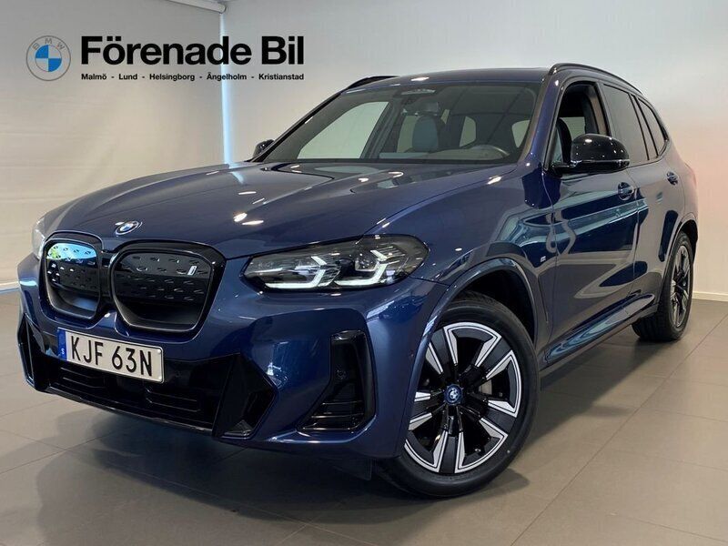 Blå Begagnad 2024 BMW iX3 SUV | 619 000 kr (Marknadspris) - Bild 1/4