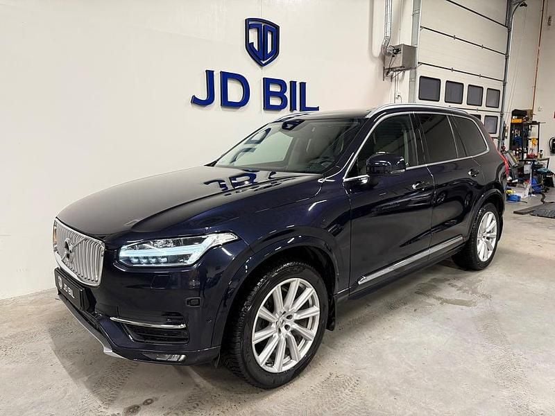 Mörkblå Begagnad 2015 Volvo XC90 Inscription SUV | 289 900 kr (Marknadspris) - Bild 1/4