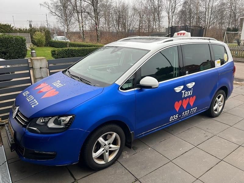 Vit Begagnad 2019 VW Sharan Minibuss | 190 000 kr (Marknadspris) - Bild 1/4