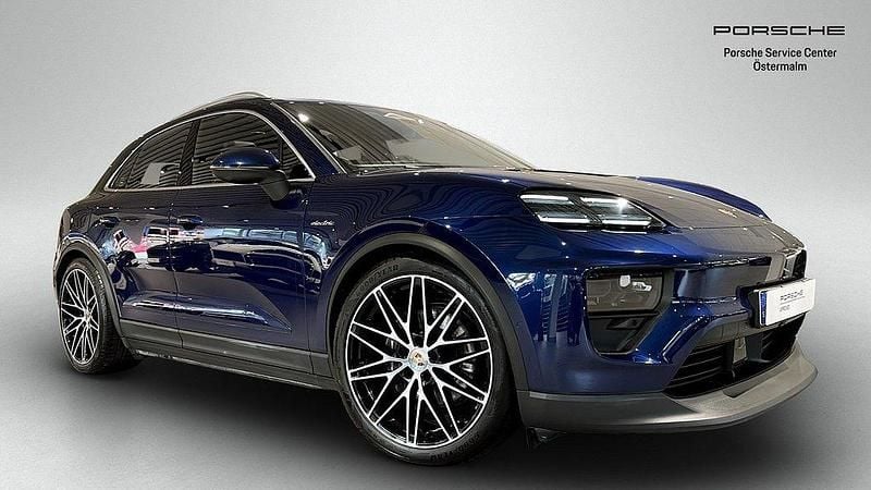Mörkblå Begagnad 2024 Porsche Macan SUV | 915 000 kr (Bra pris) - Bild 1/4