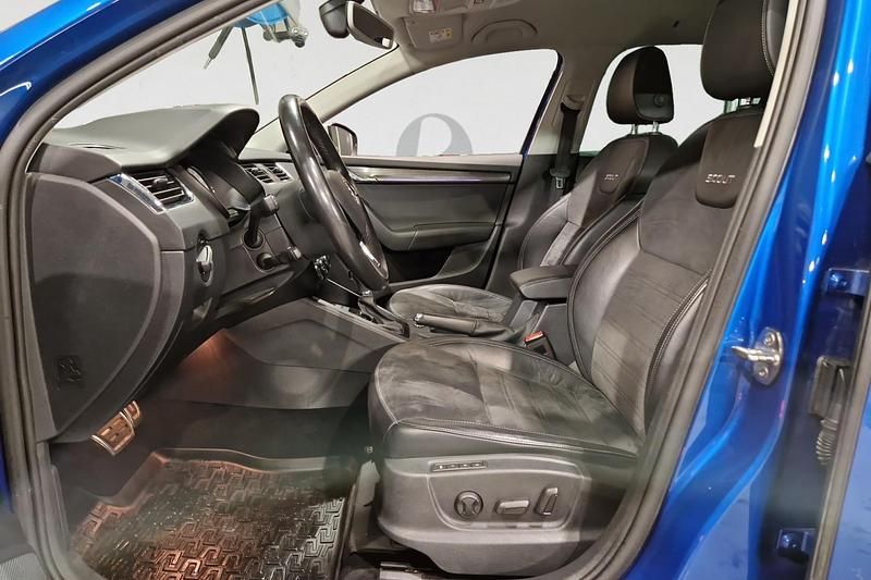 Begagnad Skoda Octavia Scout 184 HK (135 kW) 2019 Blå Kombi