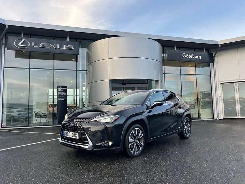 Svart metallic Begagnad 2019 Lexus UX 250h SUV | 239 000 kr (Lite dyr) - Bild 1/4