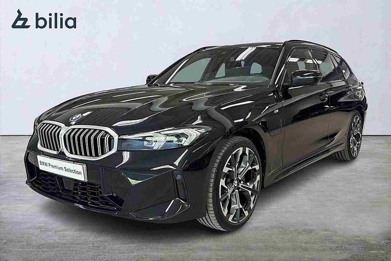 Svart Begagnad 2025 BMW 330e Kombi | 589 900 kr - Bild 1/1