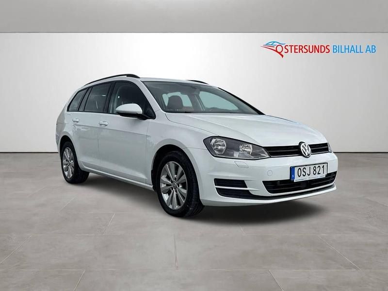 Vit Begagnad 2015 VW Golf VII Kombi | 89 900 kr (Marknadspris) - Bild 1/4
