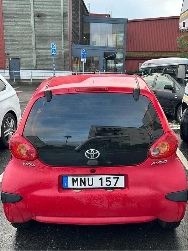 Röd Begagnad 2008 Toyota Aygo Halvkombi | 23 500 kr (Marknadspris) - Bild 1/4