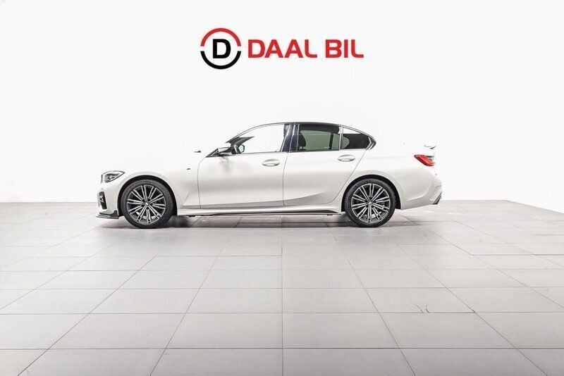 Vit Begagnad 2020 BMW 320 M Sport Sedan | 314 700 kr (Bra pris) - Bild 1/4