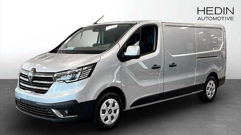 Grå (silver) Ny 2025 Renault Trafic Van | 449 875 kr (Marknadspris) - Bild 1/4