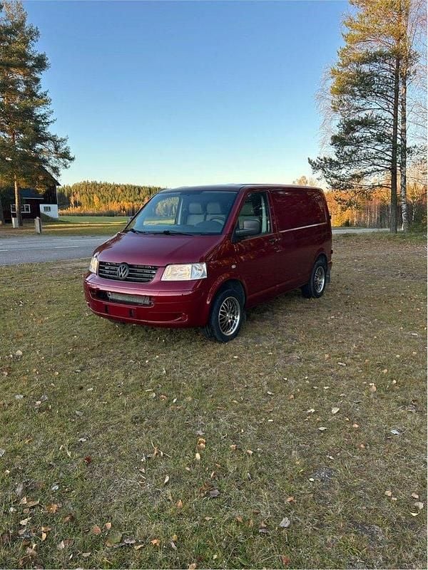 Röd Begagnad 2008 VW T5 Van | 50 000 kr (Marknadspris) - Bild 1/4