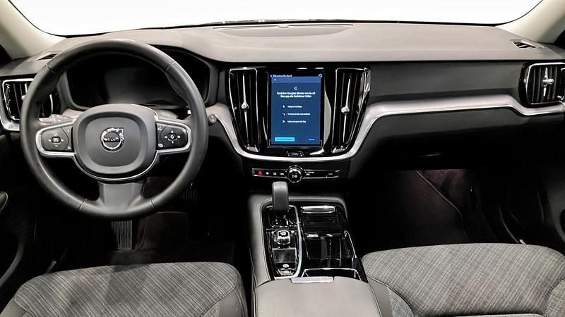 Begagnad Volvo V60 350 HK (257 kW) 2023 Svart Kombi