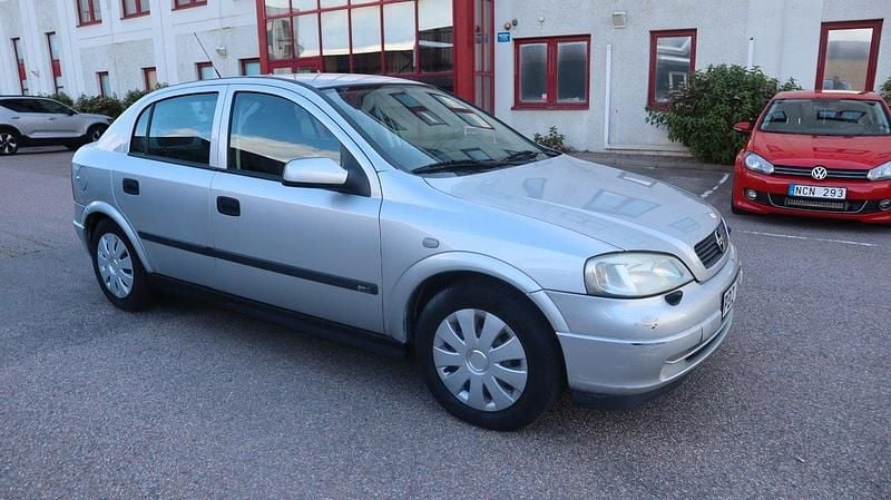 Ljusgrå Begagnad 1999 Opel Astra Halvkombi | 14 900 kr (Bra pris) - Bild 1/4