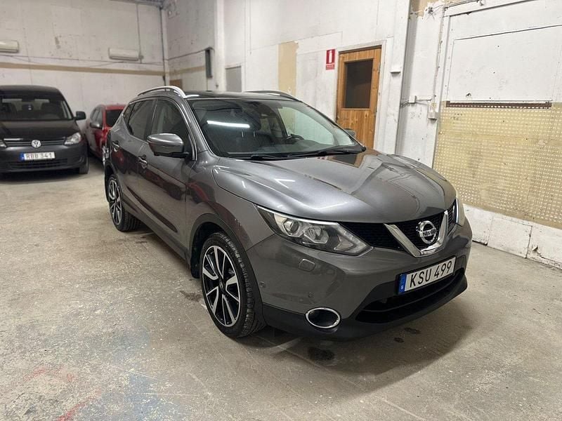 Grå Begagnad 2015 Nissan Qashqai Tekna SUV | 76 500 kr - Bild 1/4