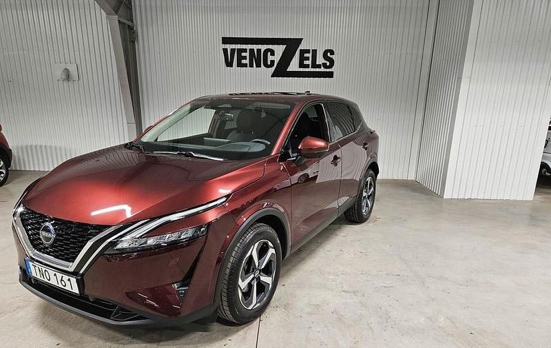 Röd metallic Begagnad 2023 Nissan Qashqai SUV | 289 000 kr (Marknadspris) - Bild 1/4