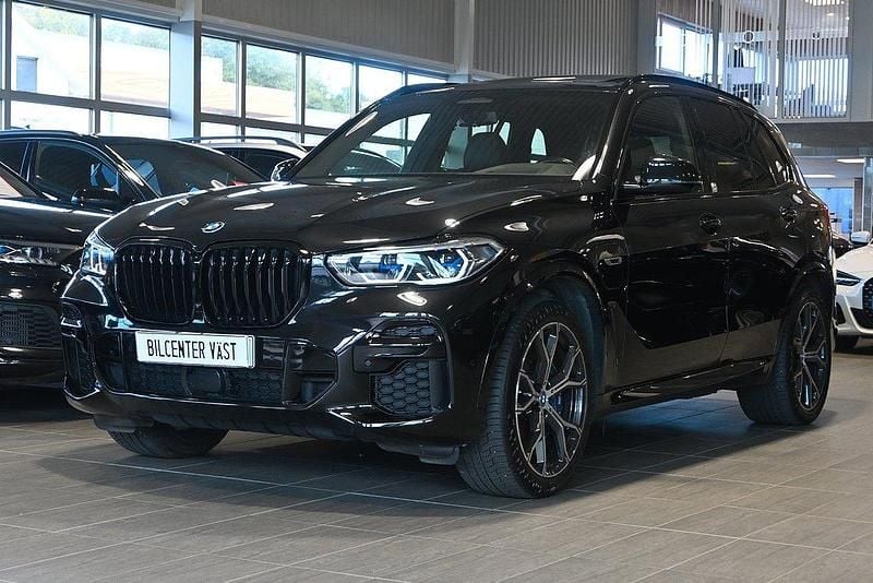 Svart Begagnad 2022 BMW X5 M Sport SUV | 649 000 kr (Marknadspris) - Bild 1/4