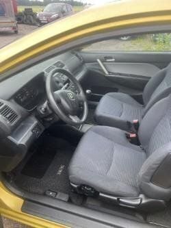 Gul Begagnad 2001 Honda Civic Halvkombi | 22 000 kr (Bra pris) - Bild 1/3