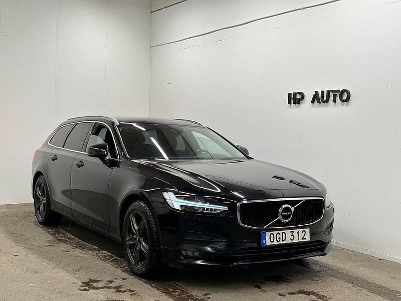 Svart Begagnad 2017 Volvo V90 Momentum Kombi | 174 900 kr (Superpris) - Bild 1/4