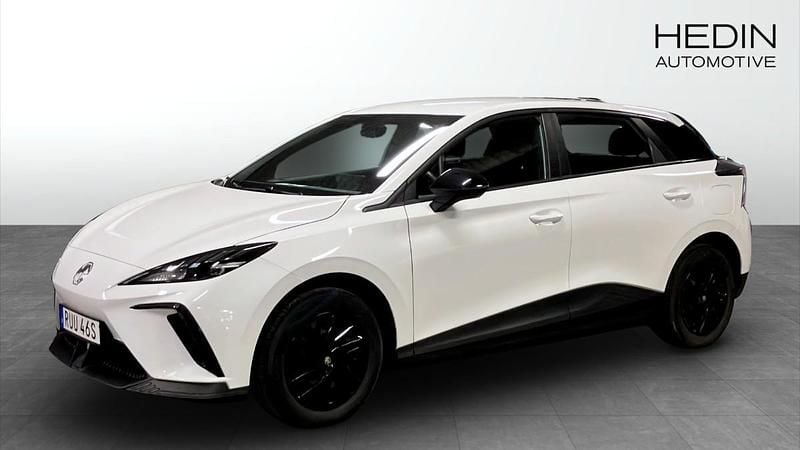 Vit (white) Begagnad 2023 MG MG4 EV Halvkombi | 259 900 kr - Bild 1/4