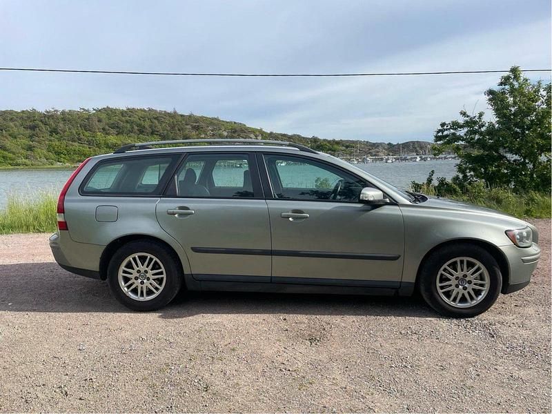Grön Begagnad 2007 Volvo V50 Kombi | 15 000 kr (Bra pris) - Bild 1/4
