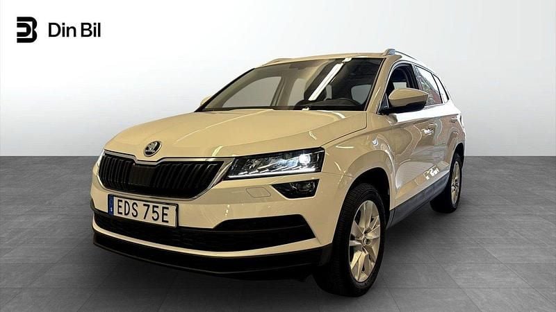 Vit Begagnad 2019 Skoda Karoq Ambition SUV | 214 900 kr (Marknadspris) - Bild 1/4