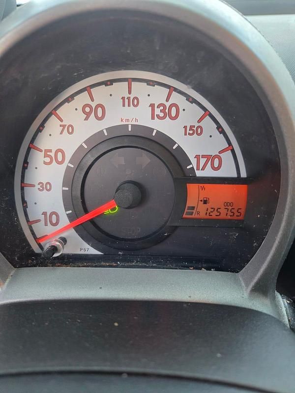 Begagnad Toyota Aygo 68 HK (50 kW) 2011 Grey metallic Halvkombi