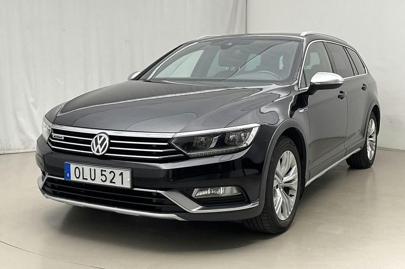 Svart Begagnad 2018 VW Passat Executive Sedan | 180 000 kr (Marknadspris) - Bild 1/4