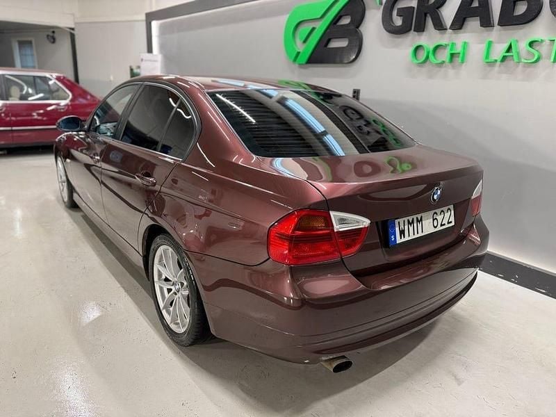 Begagnad BMW 320 150 HK (110 kW) 2007 Röd Sedan