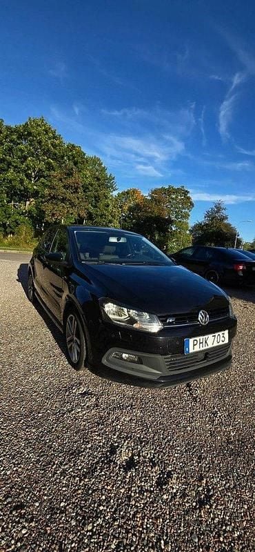 Svart Begagnad 2017 VW Polo R-line Halvkombi | 99 000 kr (Bra pris) - Bild 1/4