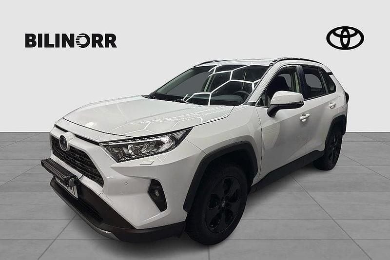 Vit Begagnad 2022 Toyota RAV4 Hybrid Active SUV | 299 900 kr (Lite dyr) - Bild 1/4