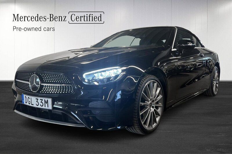 Svart Begagnad 2022 Mercedes E400 AMG Cab | 699 000 kr - Bild 1/4