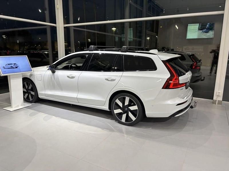 Ny Volvo V60 Ultra 355 HK (261 kW) 2025 Vit Kombi