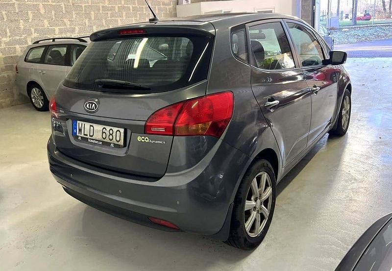 Begagnad Kia Venga Comfort 90 HK (66 kW) 2011 Grå Halvkombi