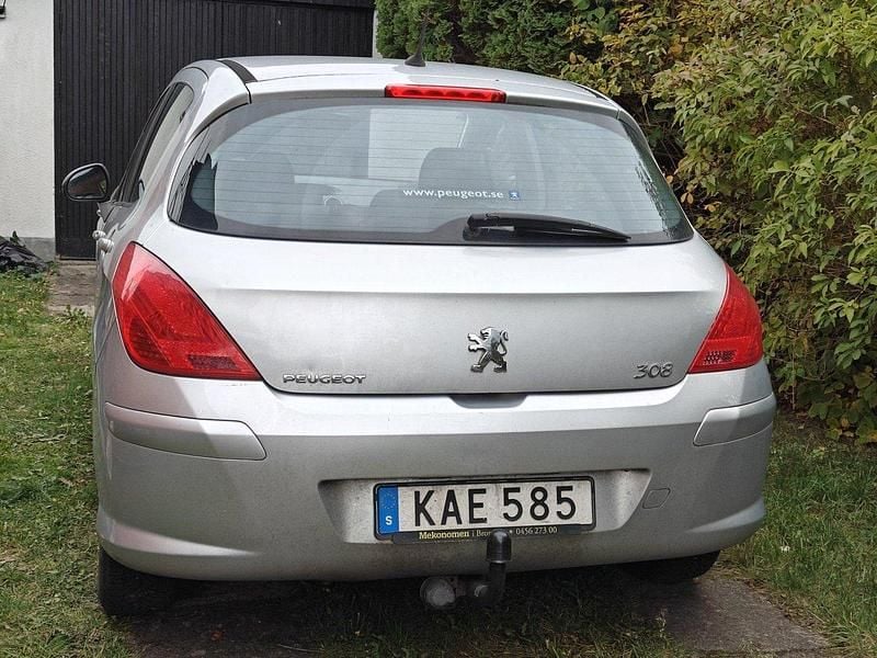 Grå Begagnad 2009 Peugeot 308 Halvkombi | 27 000 kr (Marknadspris) - Bild 1/4